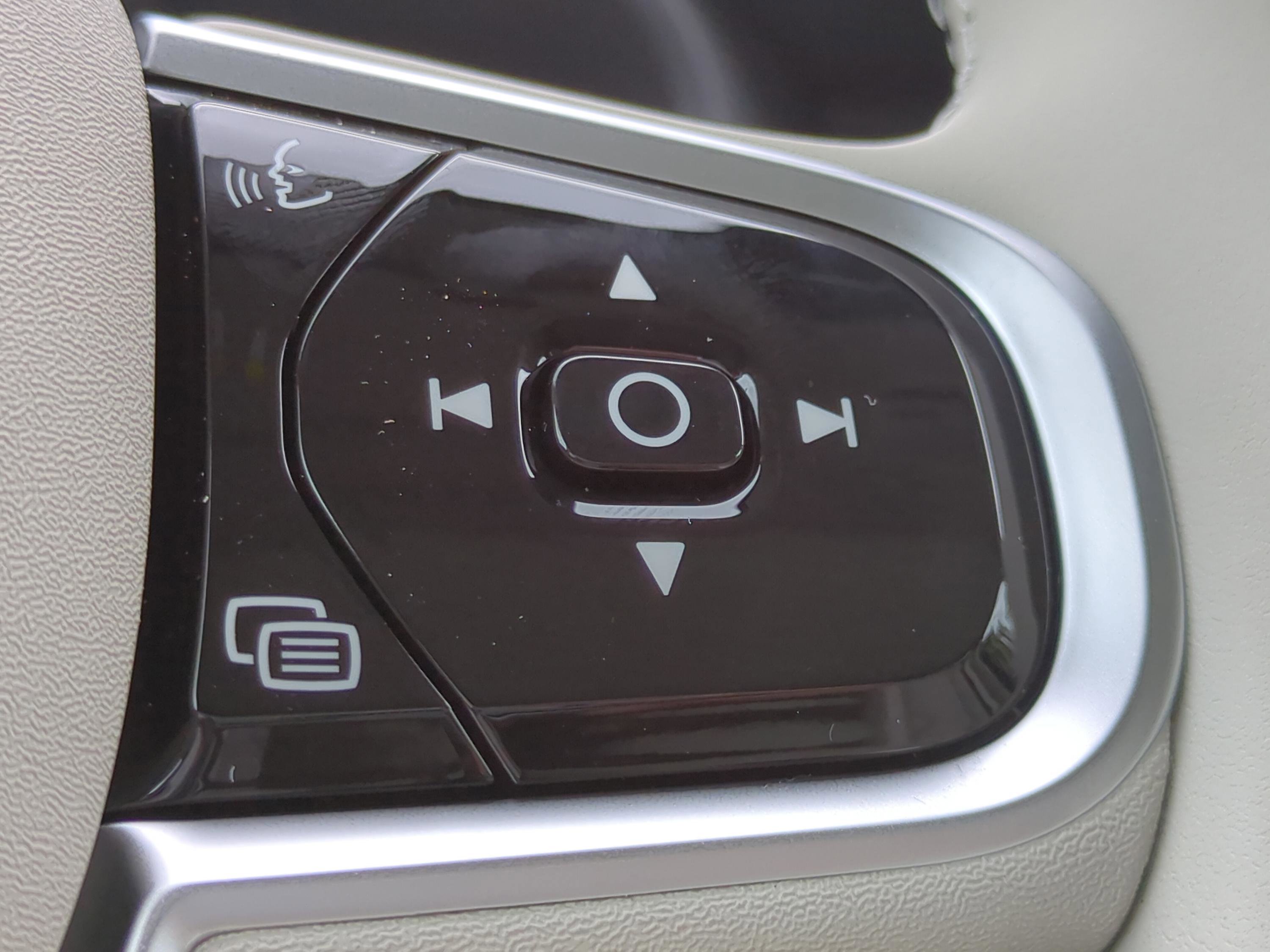 New 2026 Volvo XC60 B5 Ultra w/ Protection Package Premier image 21