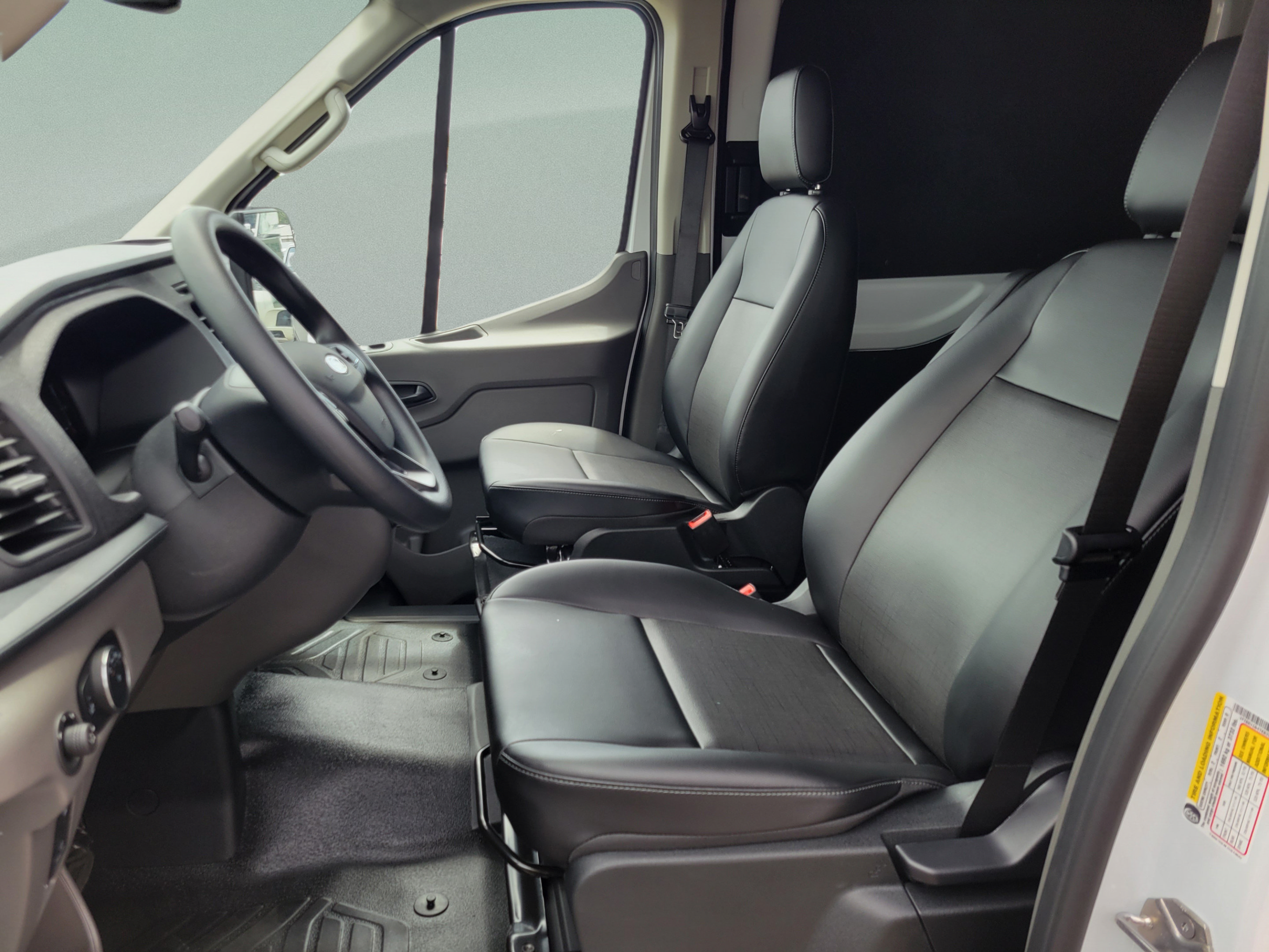 New 2026 Ford Transit 250 148 Medium Roof RWD image 18