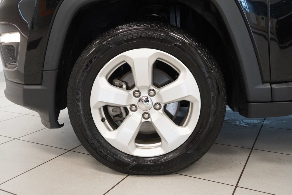 Used 2019 Jeep Compass Latitude w/ Cold Weather Group AWD/4WD image 16
