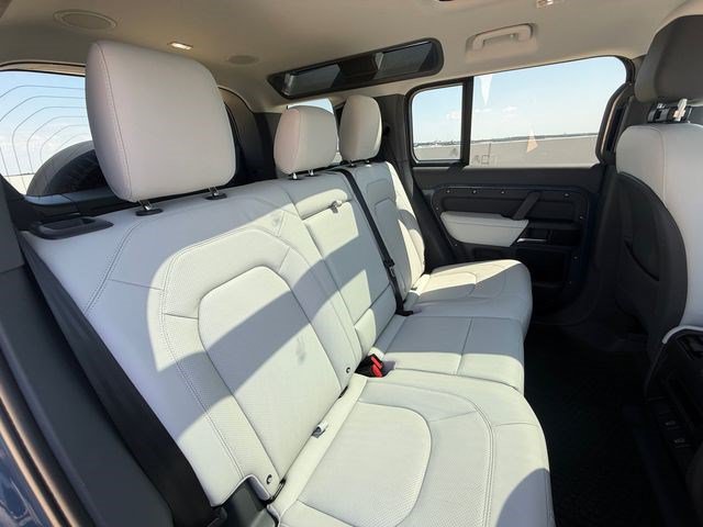 Used 2026 Land Rover Defender 110 X-Dynamic SE AWD/4WD image 17