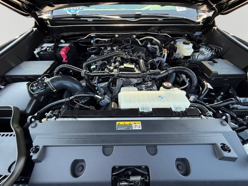 Certified 2025 Toyota Tacoma SR5 AWD/4WD image 9