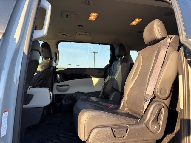 Certified 2024 Kia Carnival EX FWD image 31