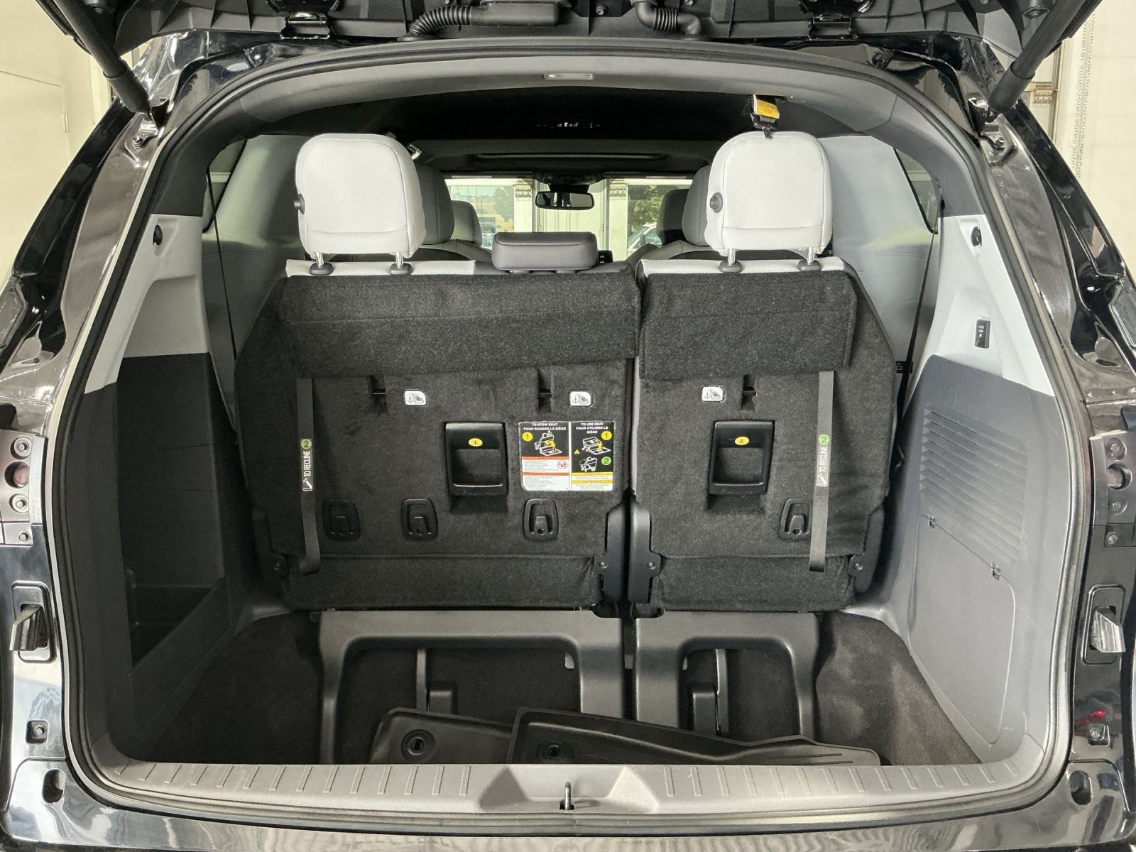 Used 2024 Toyota Sienna XSE w/ XSE Plus Package AWD/4WD image 27