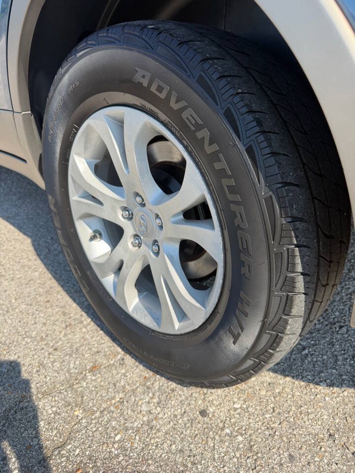 Used 2012 Hyundai Veracruz GLS FWD image 25