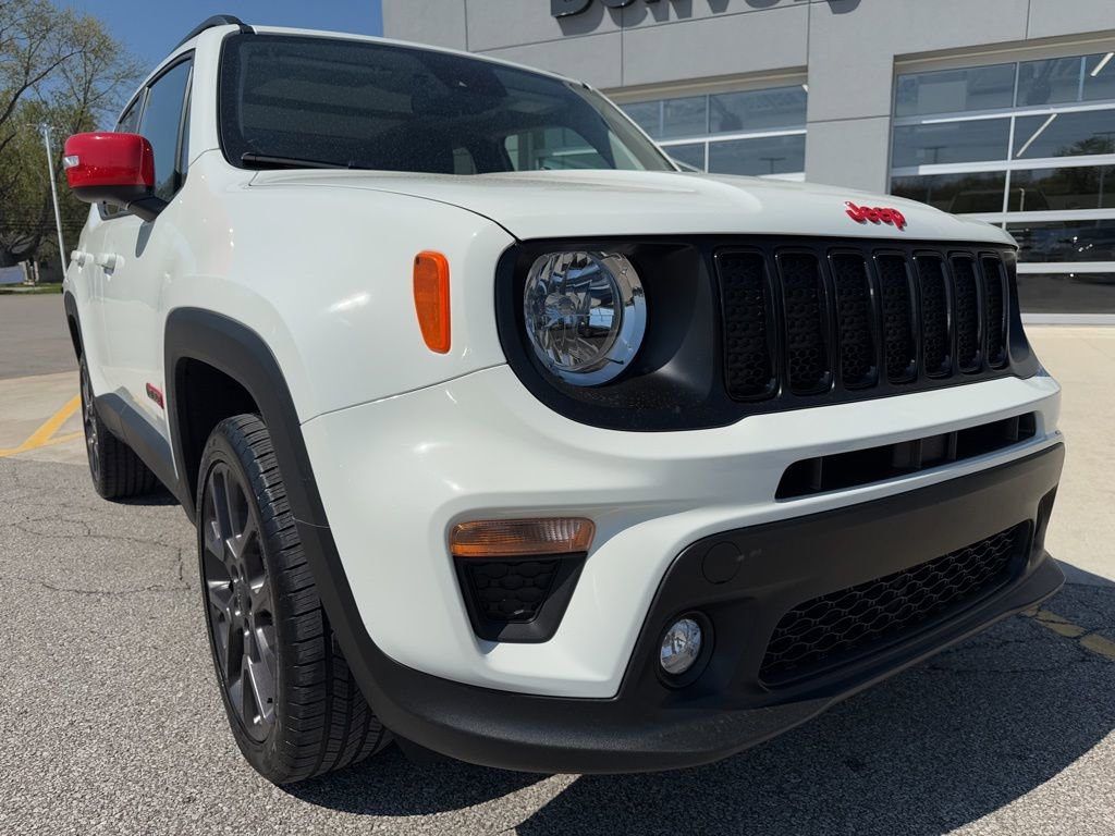 Used 2023 Jeep Renegade Latitude w/ Sun/Sound Group AWD/4WD image 14