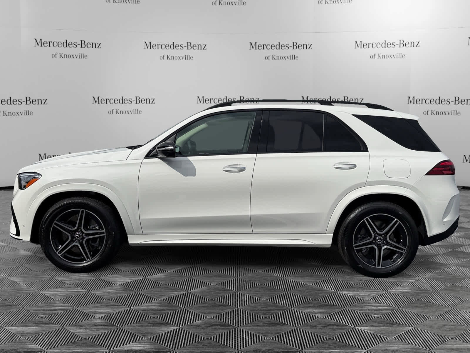 New 2026 Mercedes-Benz GLE 450e 4MATIC image 2