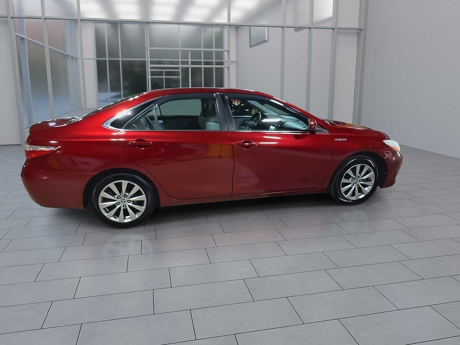 Used 2015 Toyota Camry XLE w/ Moonroof Package FWD image 9