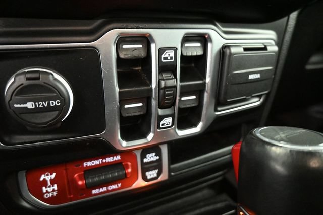 Used 2022 Jeep Gladiator Rubicon w/ Dual Top Group AWD/4WD image 13
