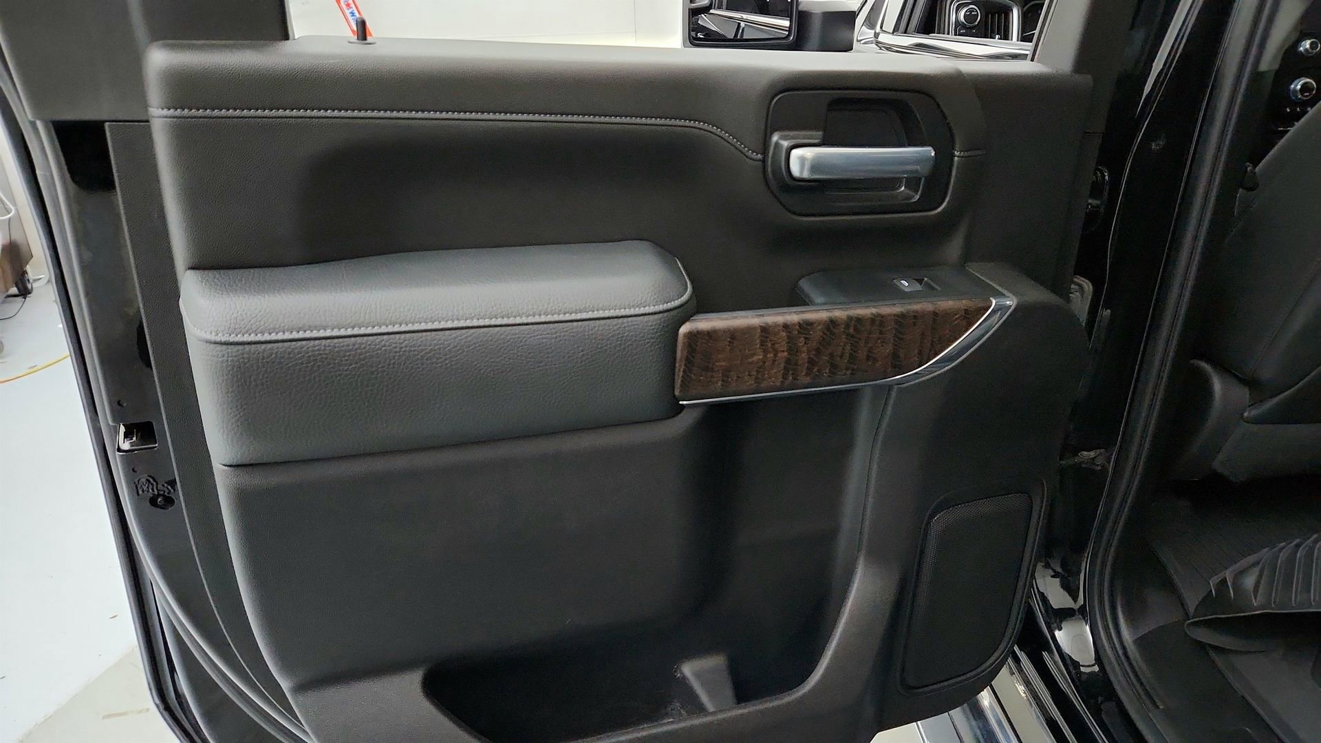 Used 2023 GMC Sierra 2500 Denali w/ Denali Ultimate Package AWD/4WD image 16
