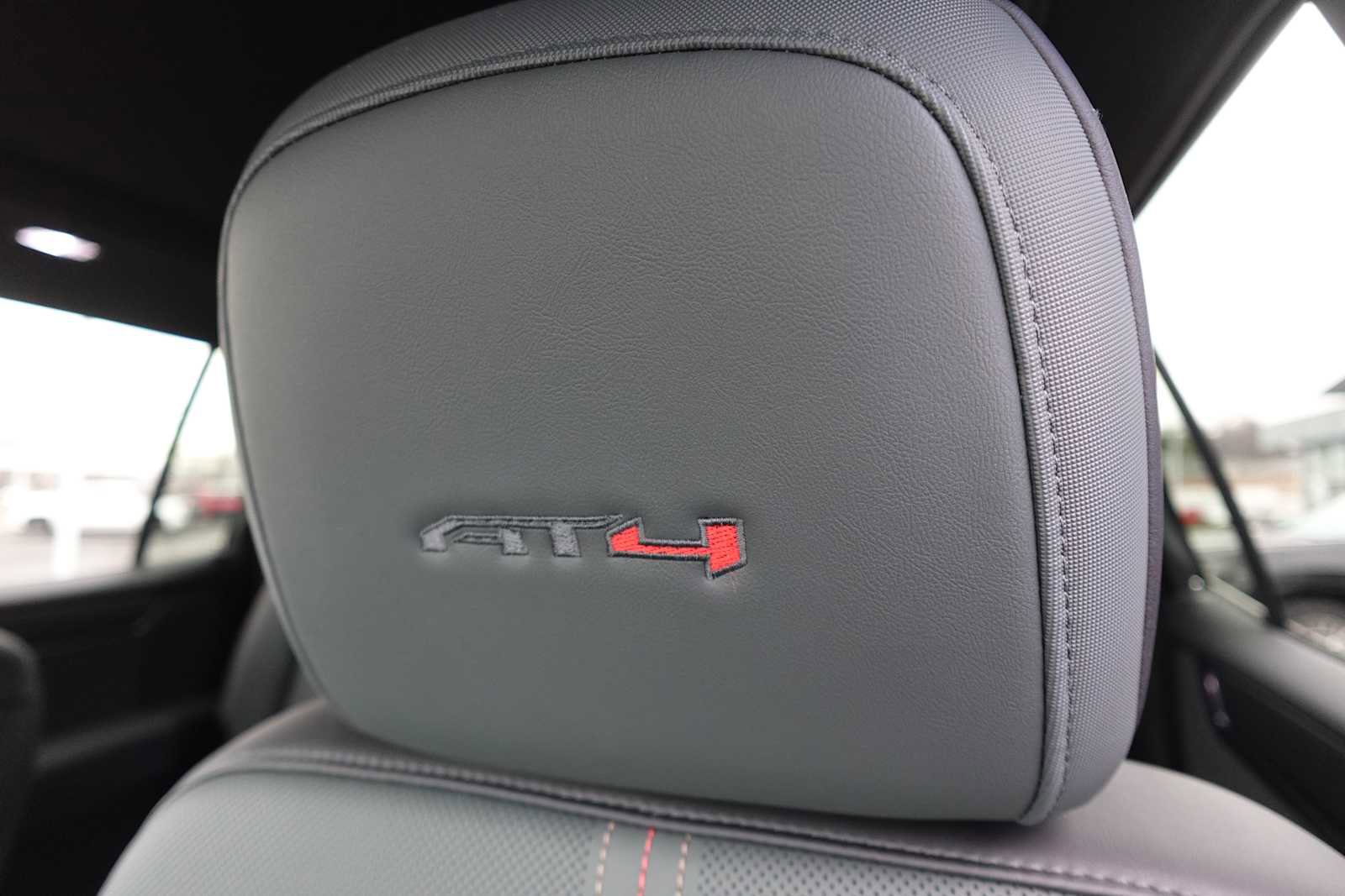 Used 2025 GMC Acadia AT4 w/ Luxury Package image 14