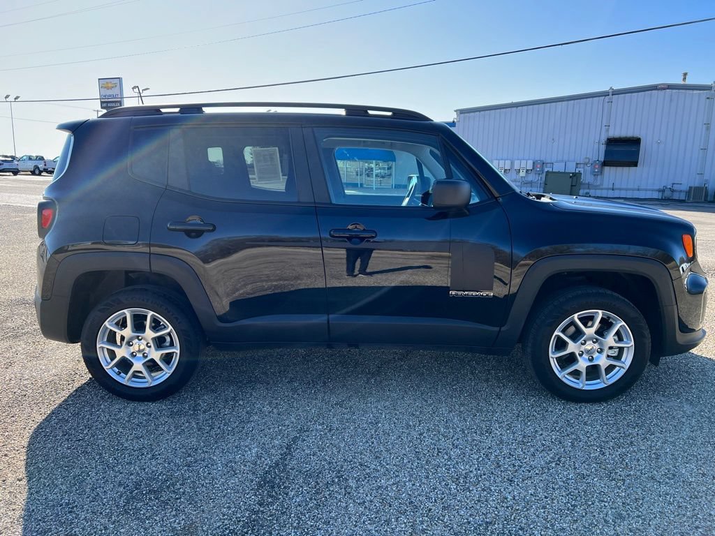 Used 2022 Jeep Renegade Latitude AWD/4WD image 6