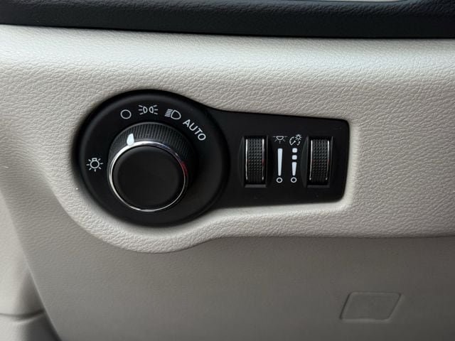 Used 2023 Chrysler Voyager LX FWD image 22