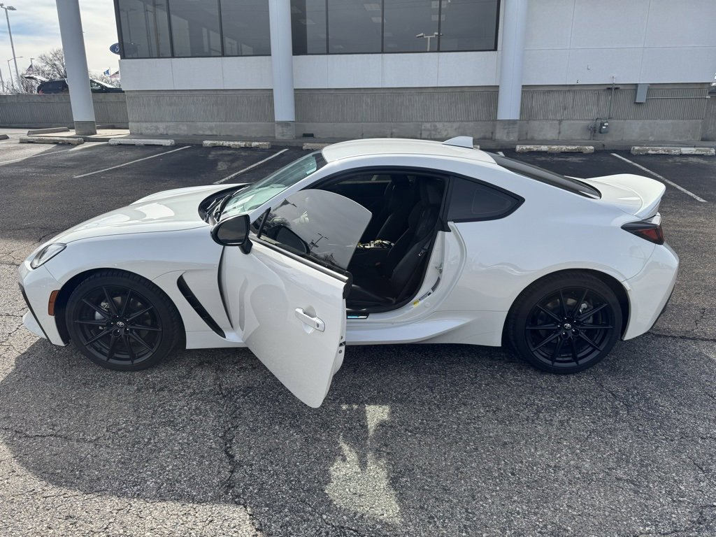 Used 2024 Toyota GR86 Premium image 4