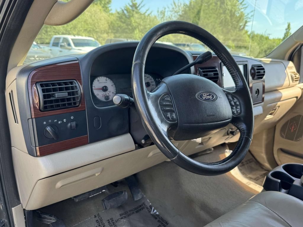 Used 2005 Ford F350 Lariat AWD/4WD image 3