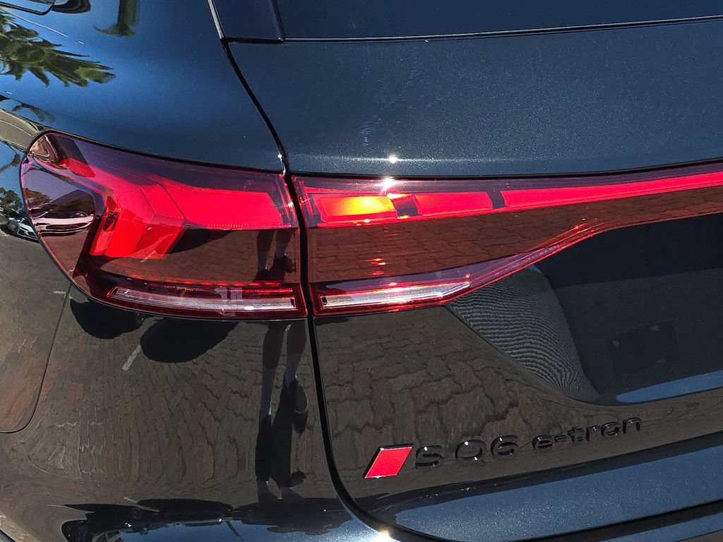 New 2027 Audi SQ6 e-tron Premium Plus AWD/4WD image 34