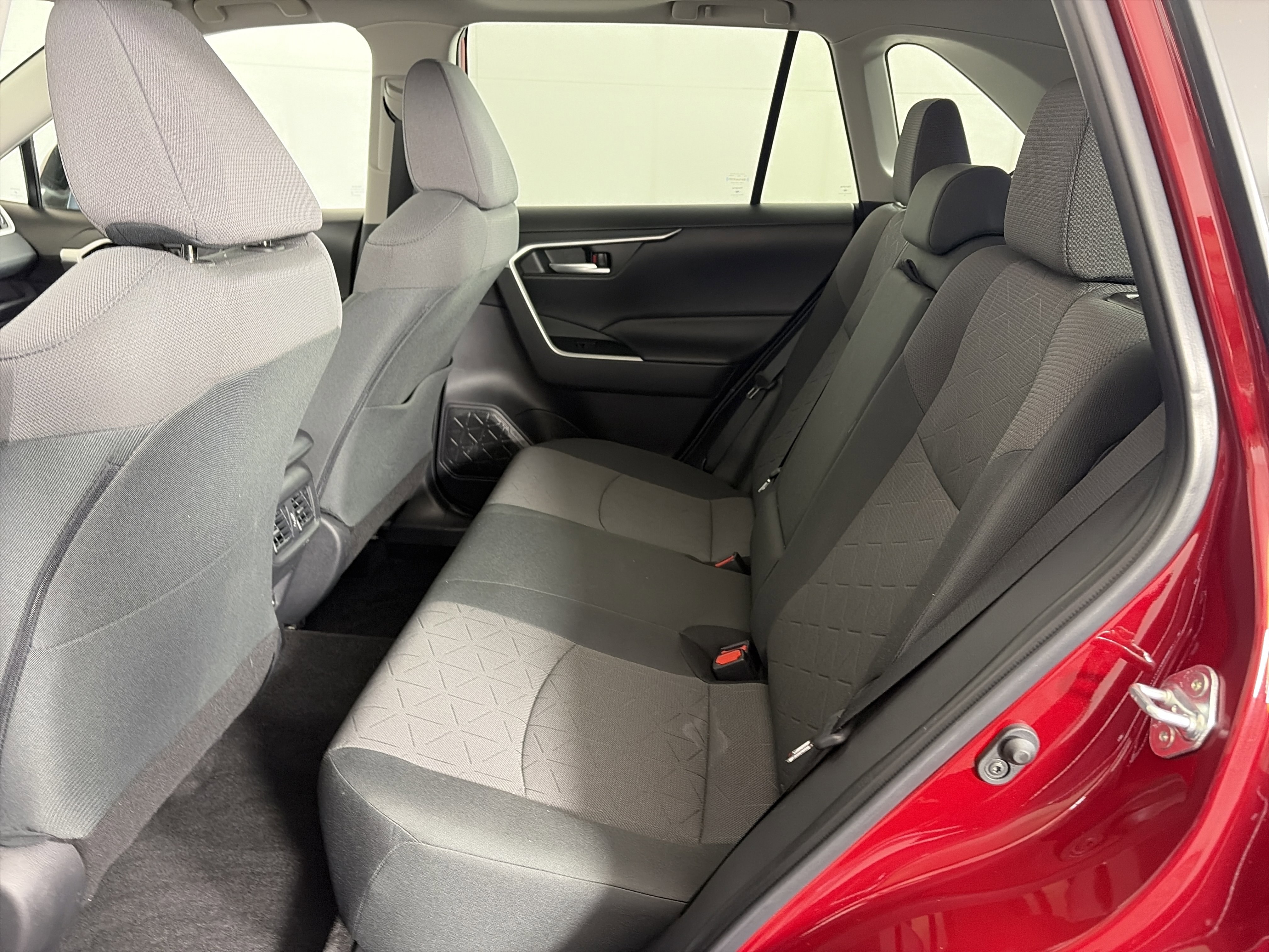 Used 2023 Toyota RAV4 XLE w/ Convenience Package image 7