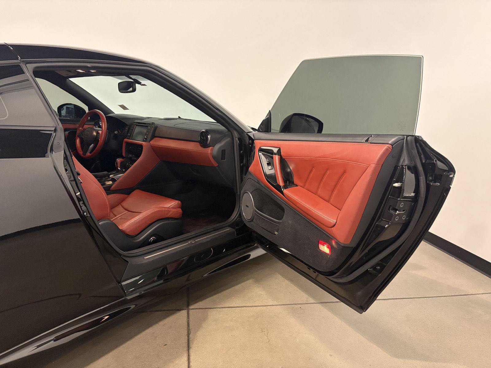 Used 2024 Nissan GT-R Premium w/ Premium Interior Package AWD/4WD image 34