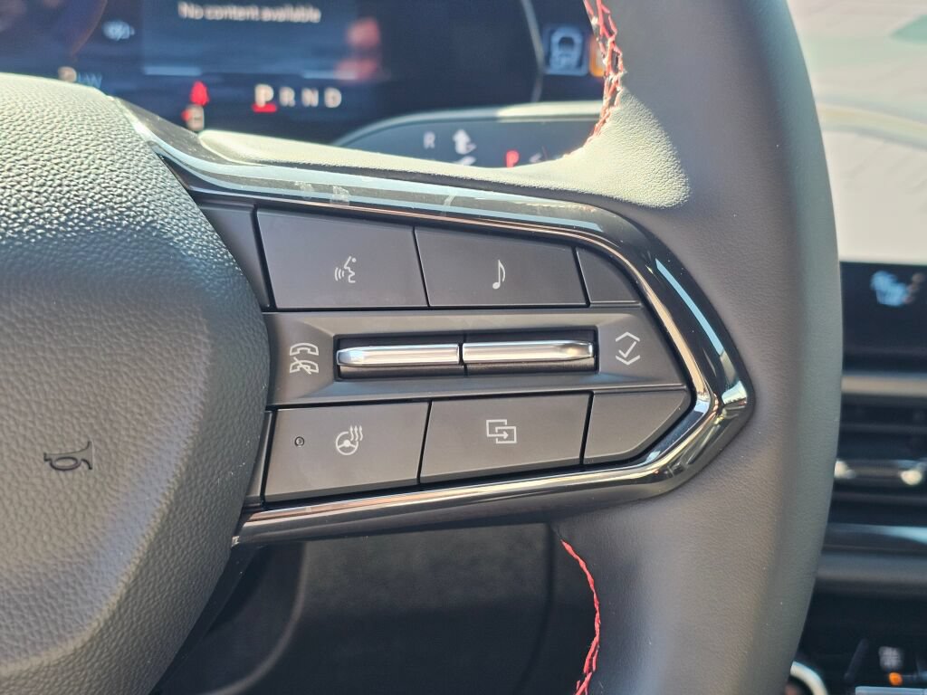 Used 2025 Chevrolet Equinox EV RS FWD image 33