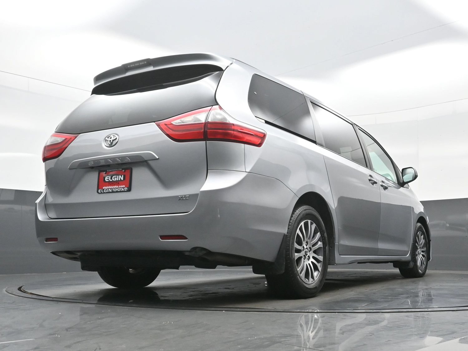 Used 2018 Toyota Sienna XLE FWD image 33