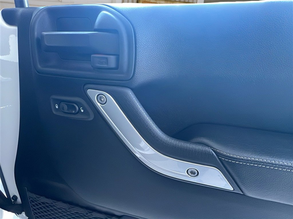 Used 2017 Jeep Wrangler Unlimited Rubicon image 11