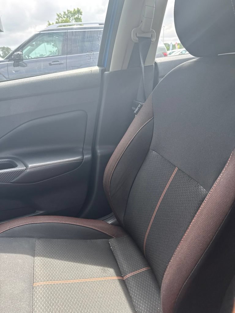 Used 2022 Nissan Versa SR FWD image 4