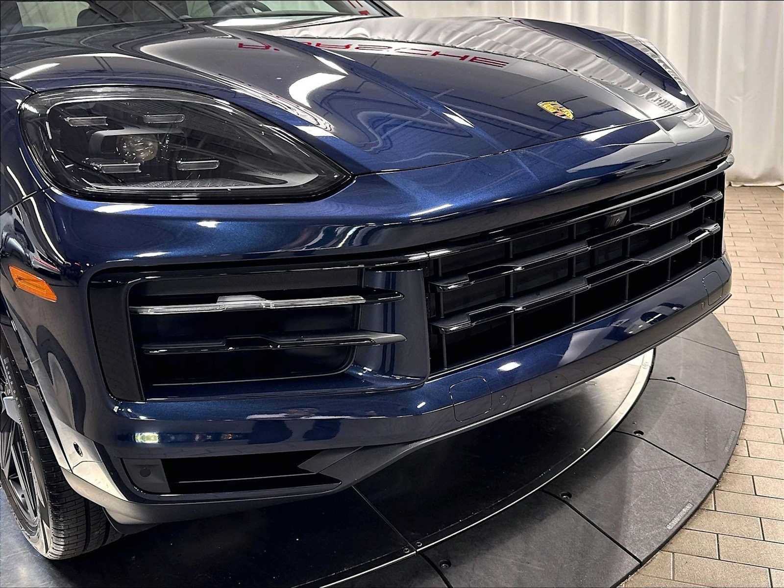 New 2026 Porsche Cayenne Coupe AWD/4WD image 32