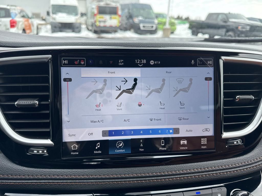 New 2026 Chrysler Pacifica Pinnacle image 24