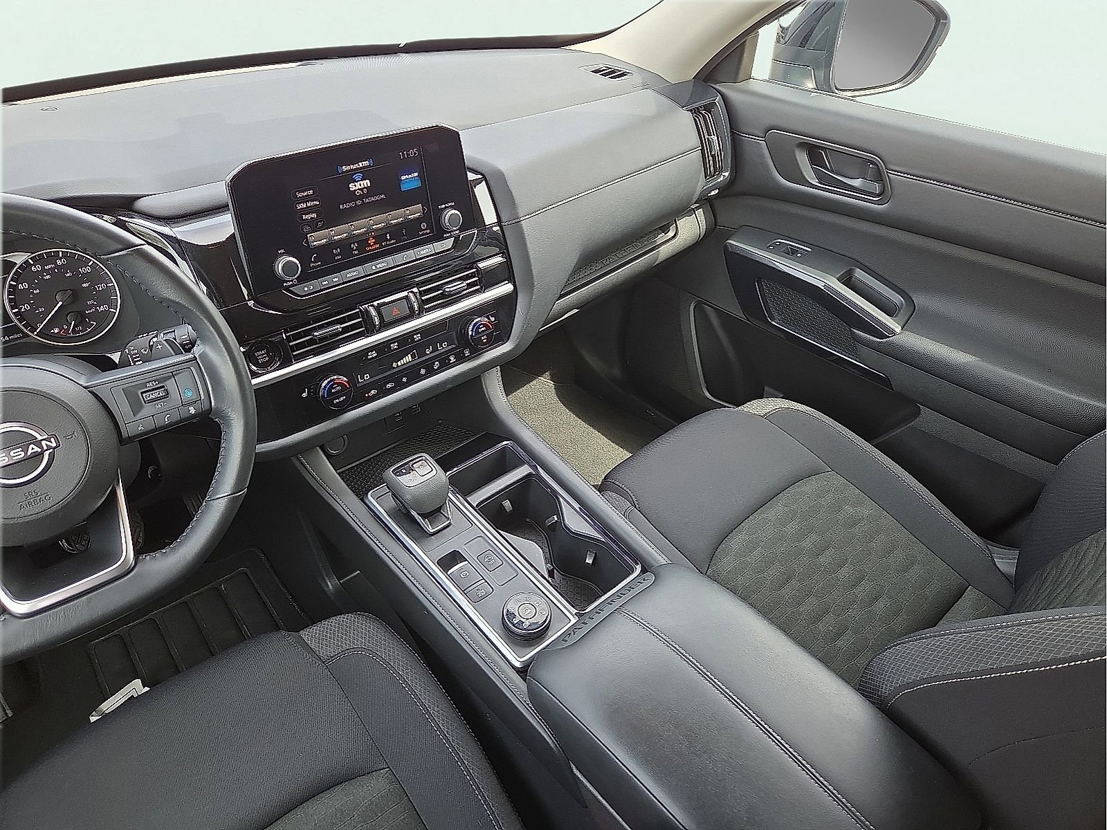 Used 2025 Nissan Pathfinder SV AWD/4WD image 13
