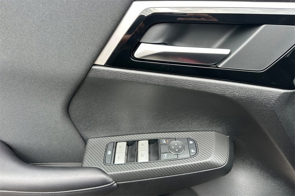 New 2025 Mitsubishi Outlander ES image 12