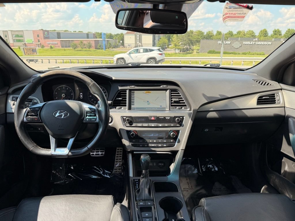 Used 2017 Hyundai Sonata Limited 2.0T FWD image 3