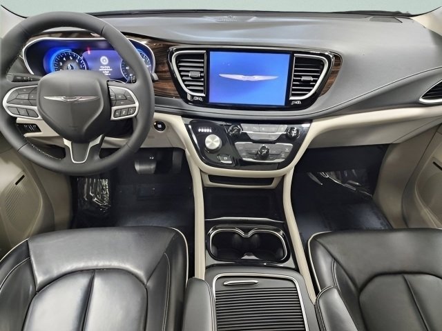 Used 2022 Chrysler Pacifica Limited AWD/4WD image 26