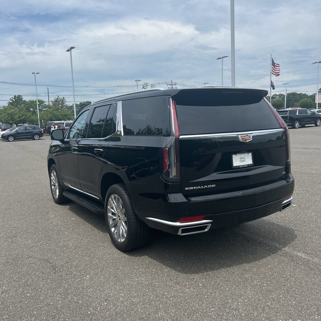 Used 2022 Cadillac Escalade Premium Luxury AWD/4WD image 2