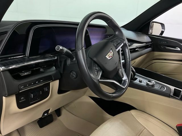 Used 2021 Cadillac Escalade Premium Luxury w/ Performance Package AWD/4WD image 15