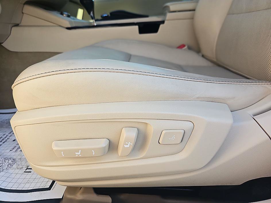 Used 2015 Lexus ES 300h w/ Navigation System Package FWD image 14