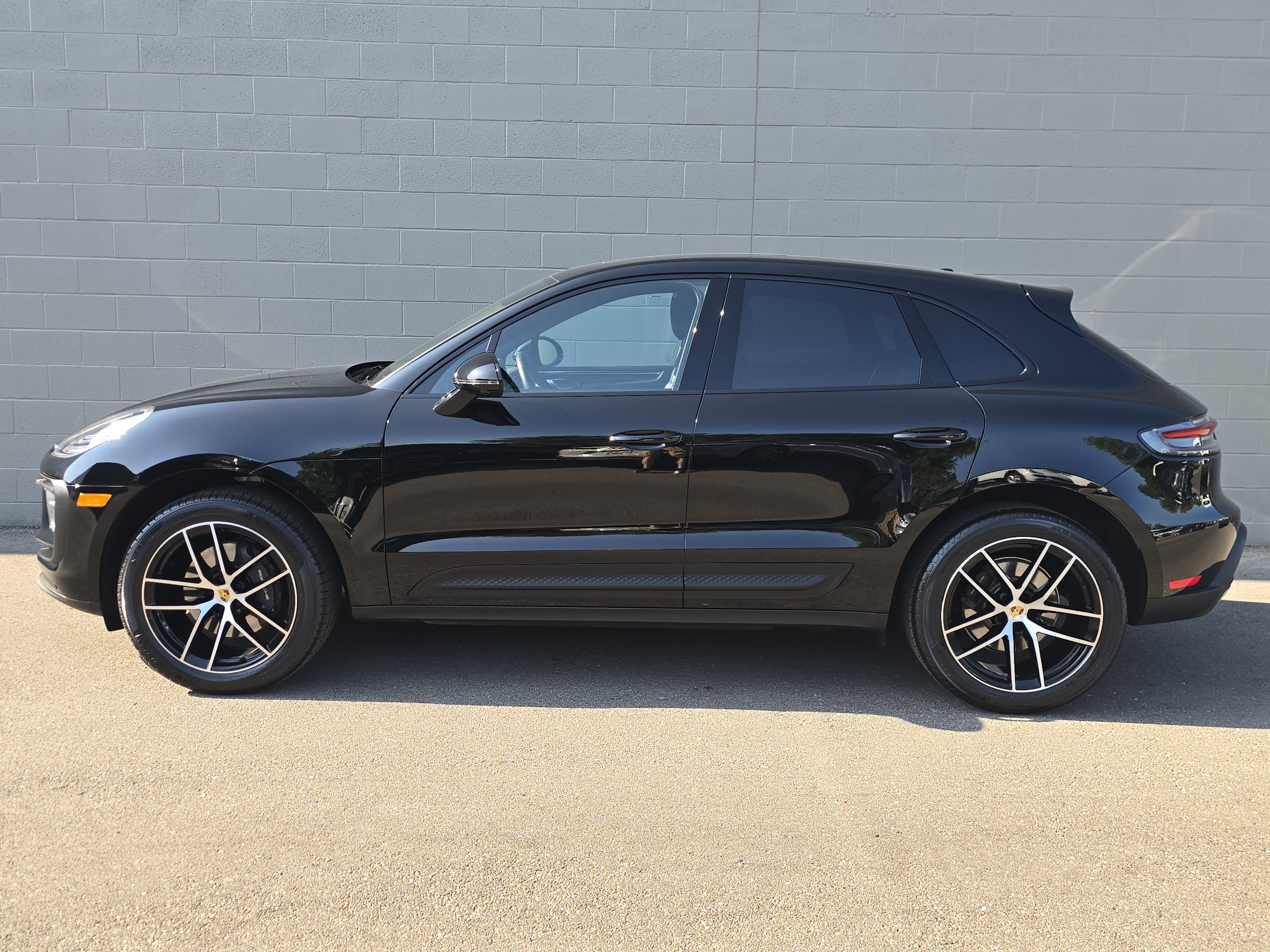 Certified 2026 Porsche Macan AWD/4WD image 2