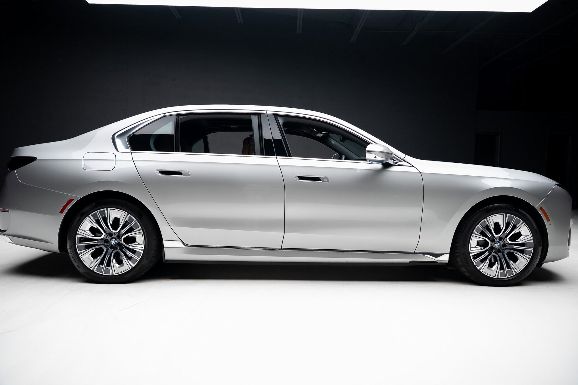 Used 2023 BMW i7 xDrive60 image 34