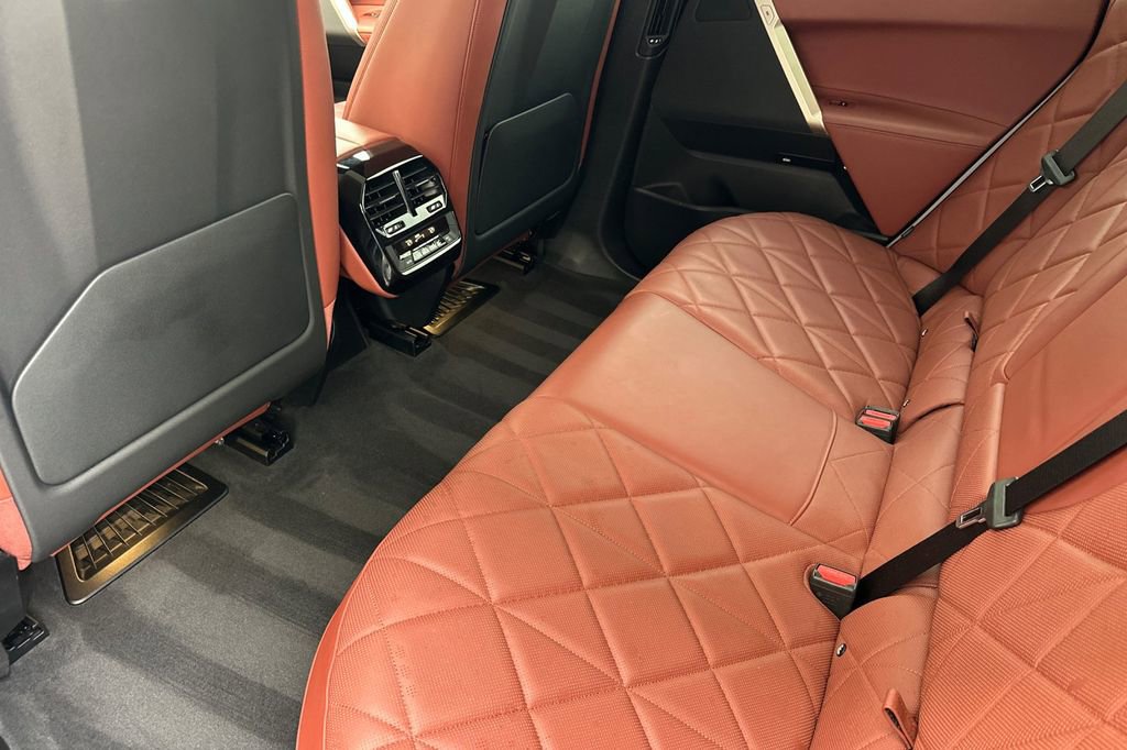 Used 2023 BMW iX xDrive50 w/ Sport Package image 12