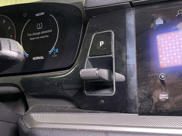 Certified 2025 Porsche Cayenne w/ Premium Package Plus image 33