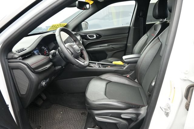Used 2025 Jeep Compass Trailhawk AWD/4WD image 15