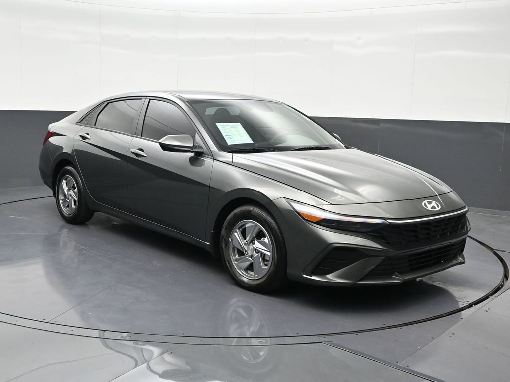 Used 2024 Hyundai Elantra SE image 9
