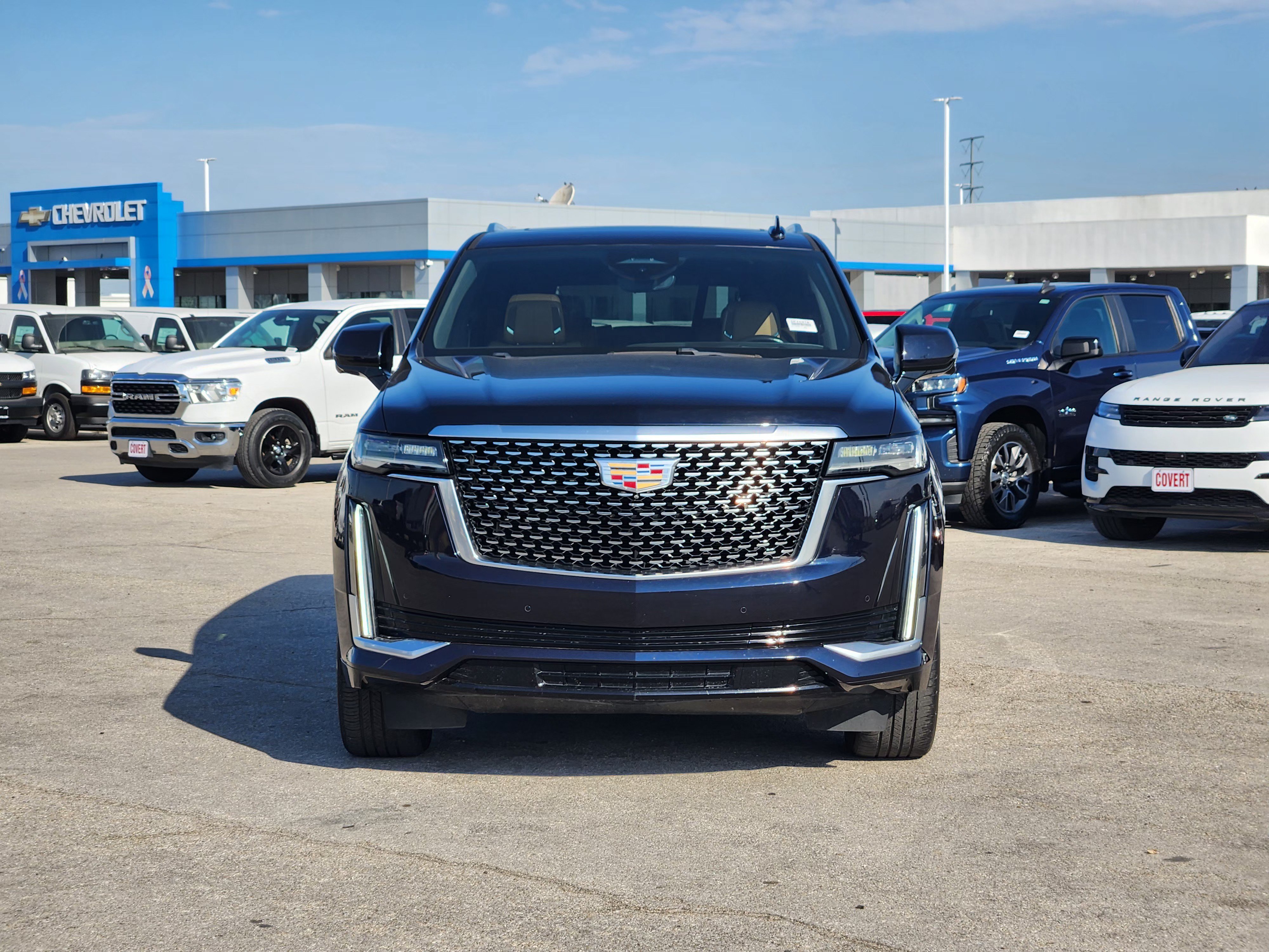 Used 2021 Cadillac Escalade Premium Luxury AWD/4WD image 2
