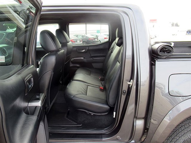 Used 2020 Toyota Tacoma Limited image 13