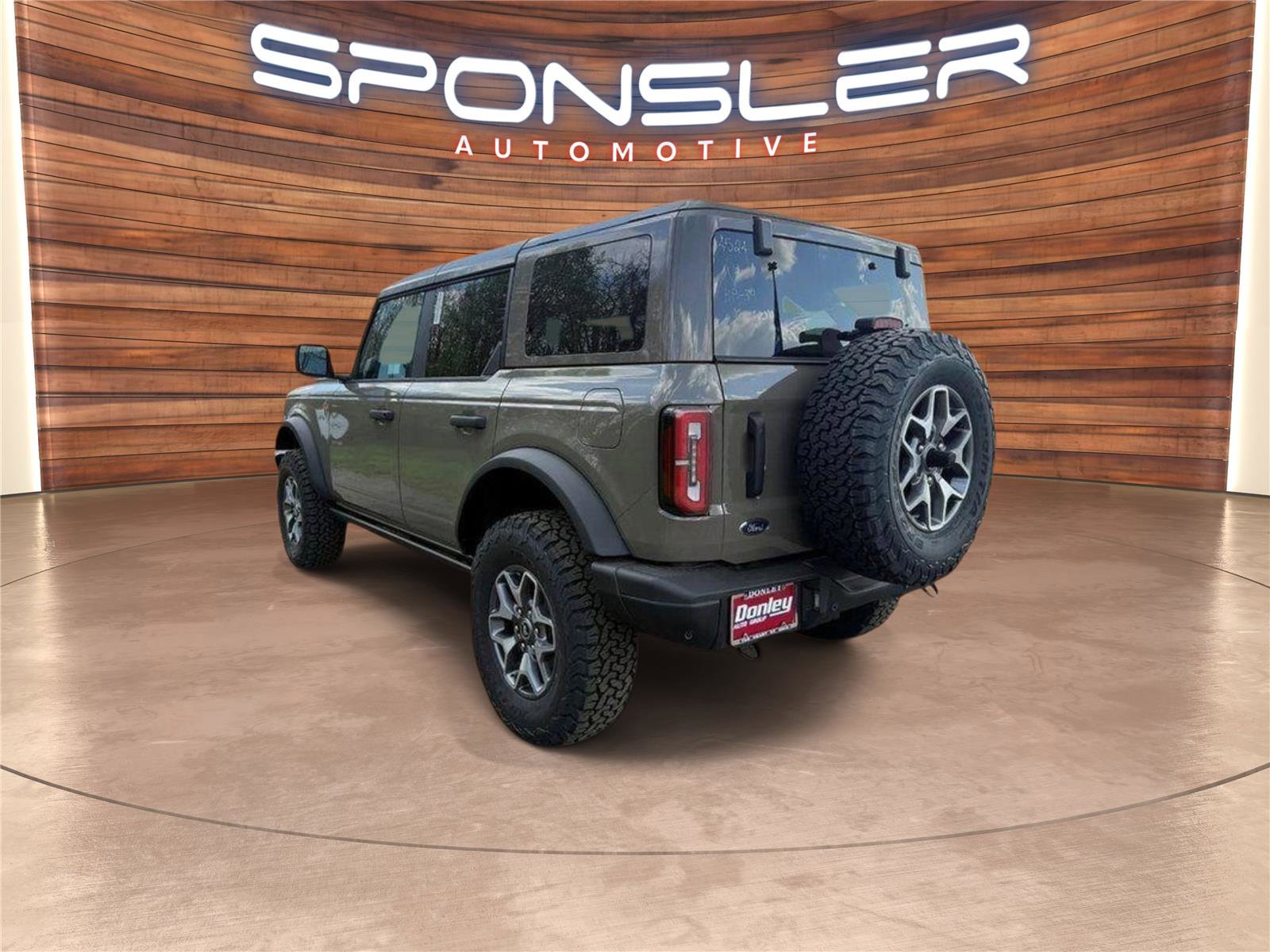 New 2025 Ford Bronco Badlands image 3