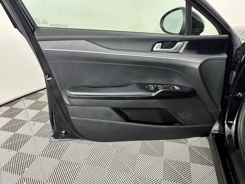 Used 2022 Kia K5 LX image 12