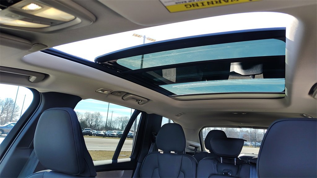 New 2025 Volvo XC90 T8 Core w/ Climate Package image 28