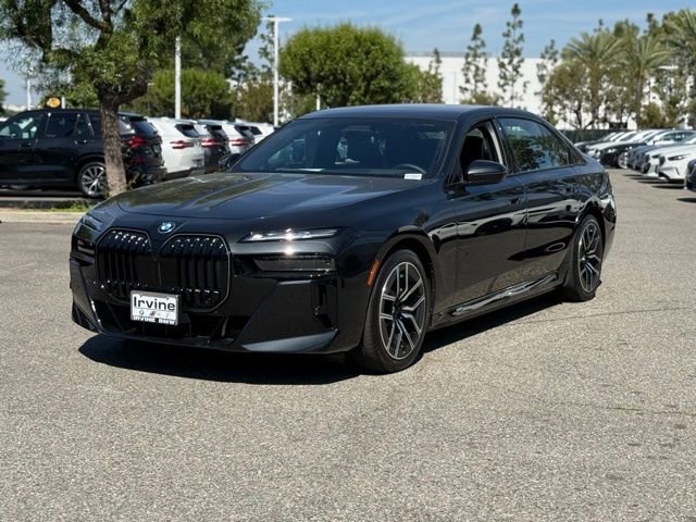 Used 2025 BMW i7 xDrive60 w/ Executive Package image 2