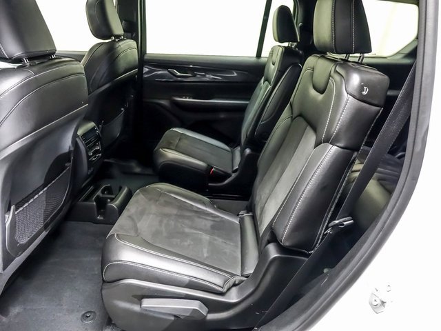 Used 2023 Jeep Grand Cherokee L Laredo image 11