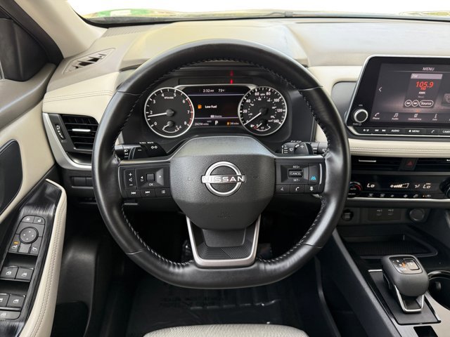 Used 2025 Nissan Rogue SV image 14