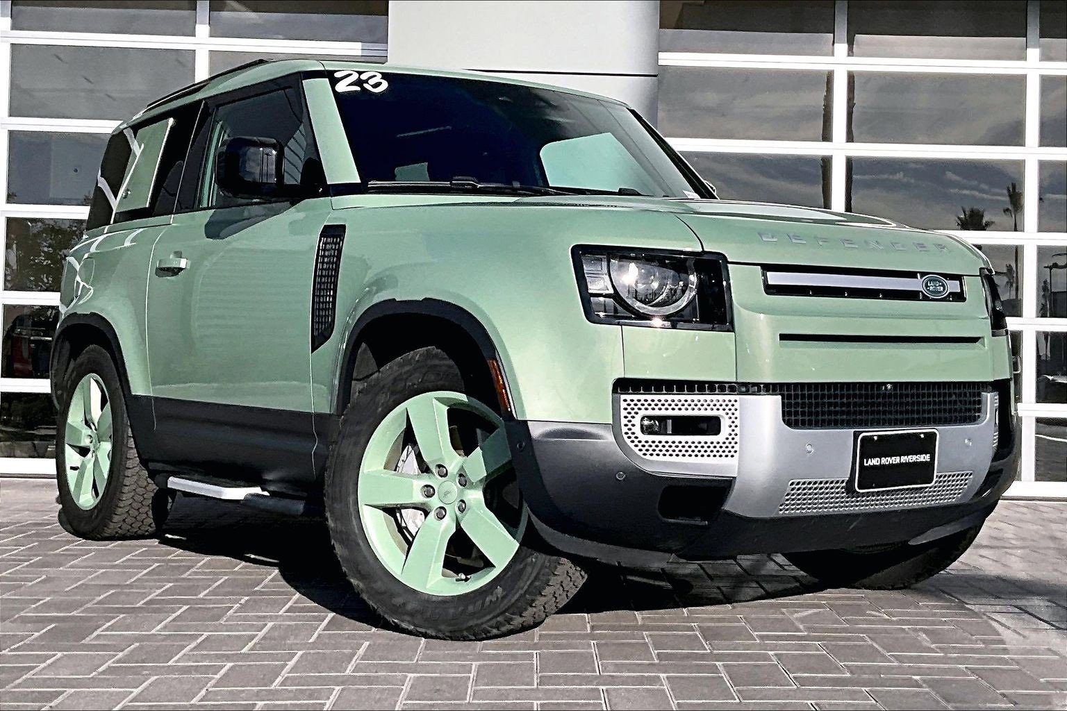 Used 2023 Land Rover Defender 110 75th Limited Edition image 3