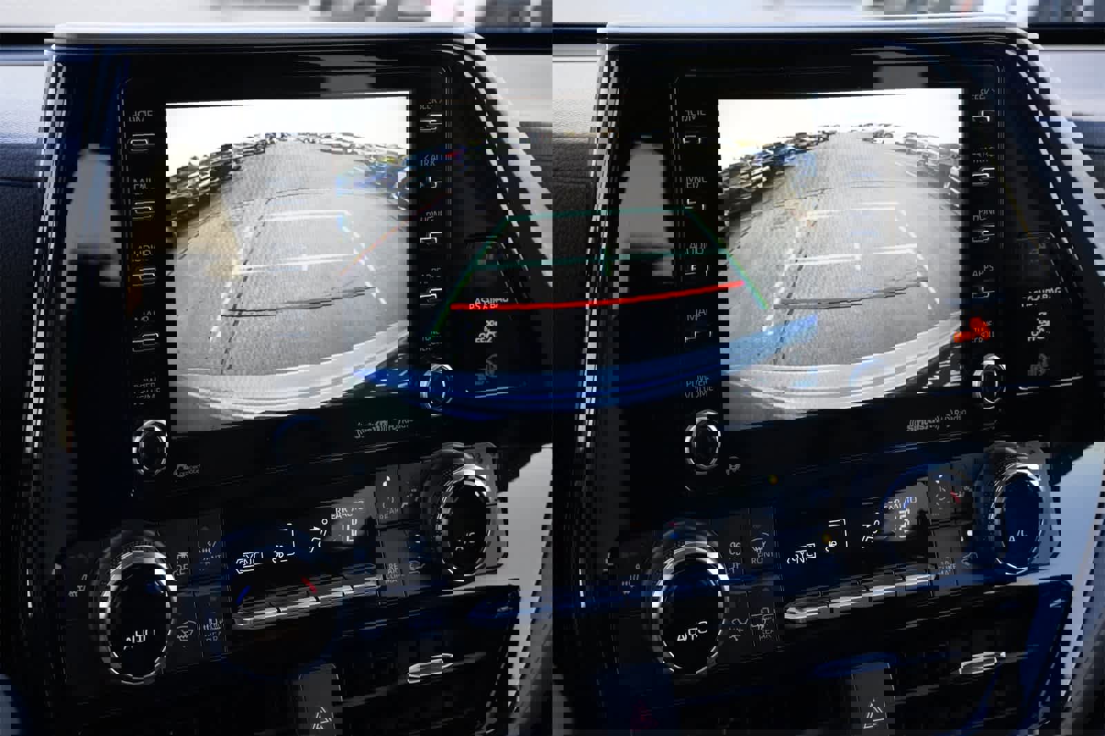 Used 2022 Toyota Highlander XLE image 14